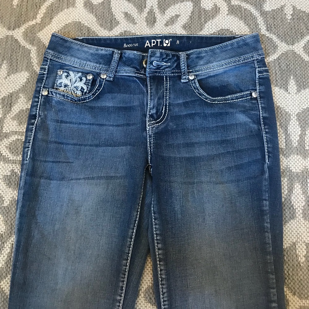 NWOT-Apt. 9 Boot Cut Jeans Size 4